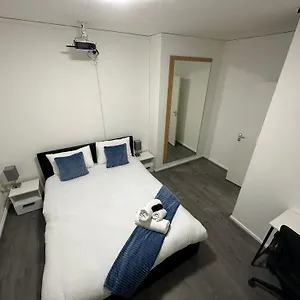 https://unique-double-bedroom.brighton-hotels-england.com